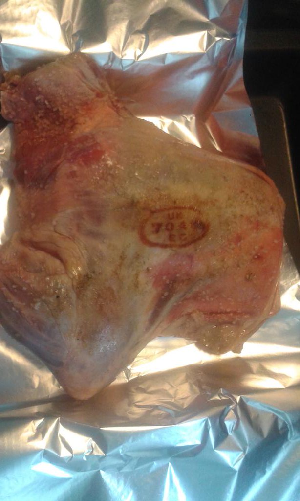 GowerLamb's tweet image. Step 2 of #StDavidsDay meal done. Lamb fried off and in the oven to cook slowly #DyddDewiSantHapus #pulledlamb