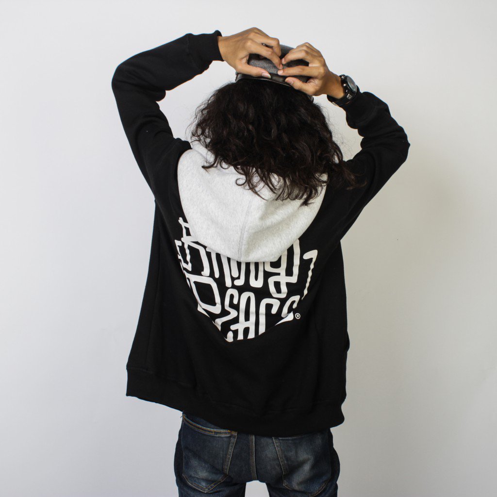 AUTHENTIC GLULOGO (Black) zip hoodie - Size S - XXL - NOW IDR 250K - Order text +6285700040090 / Line : rainypeace_