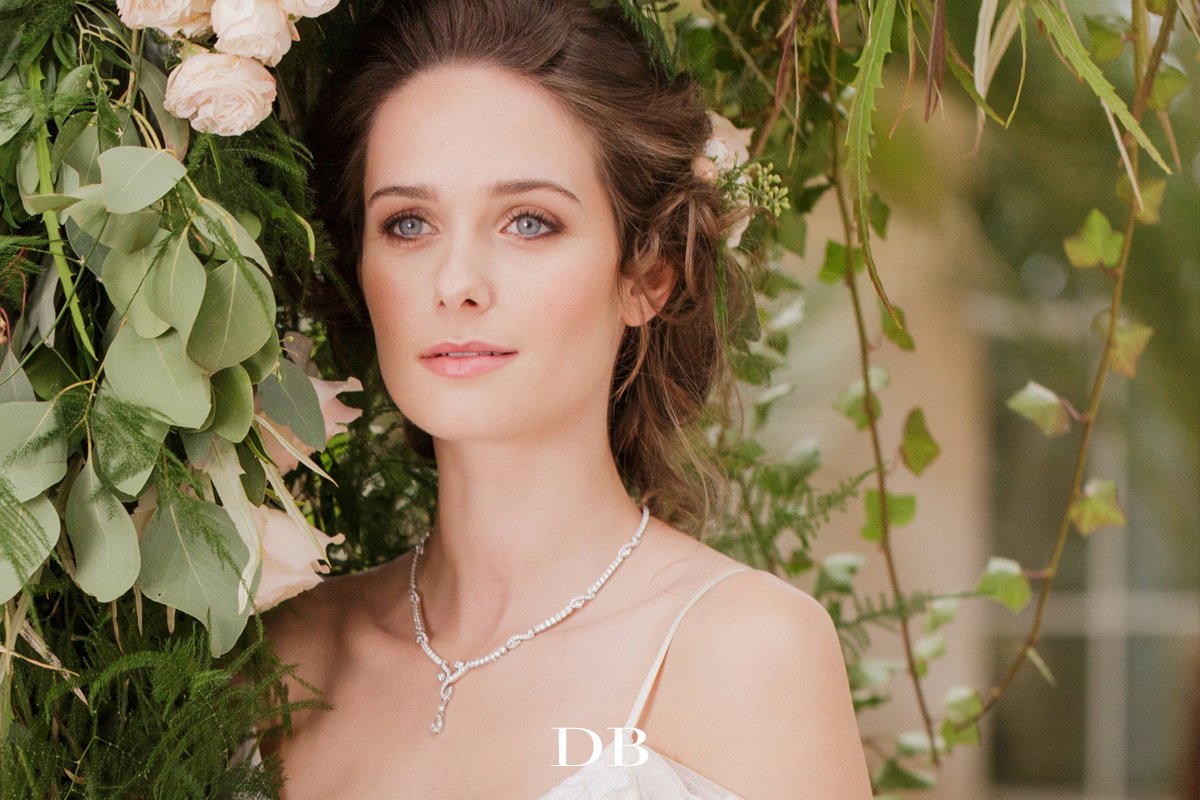 DeBeers's tweet photo. Begin your love story with us… https://t.co/XLnAgT16Lq #AdonisRose #EngagementRing #Wedding https://t.co/qxH2CXONs6