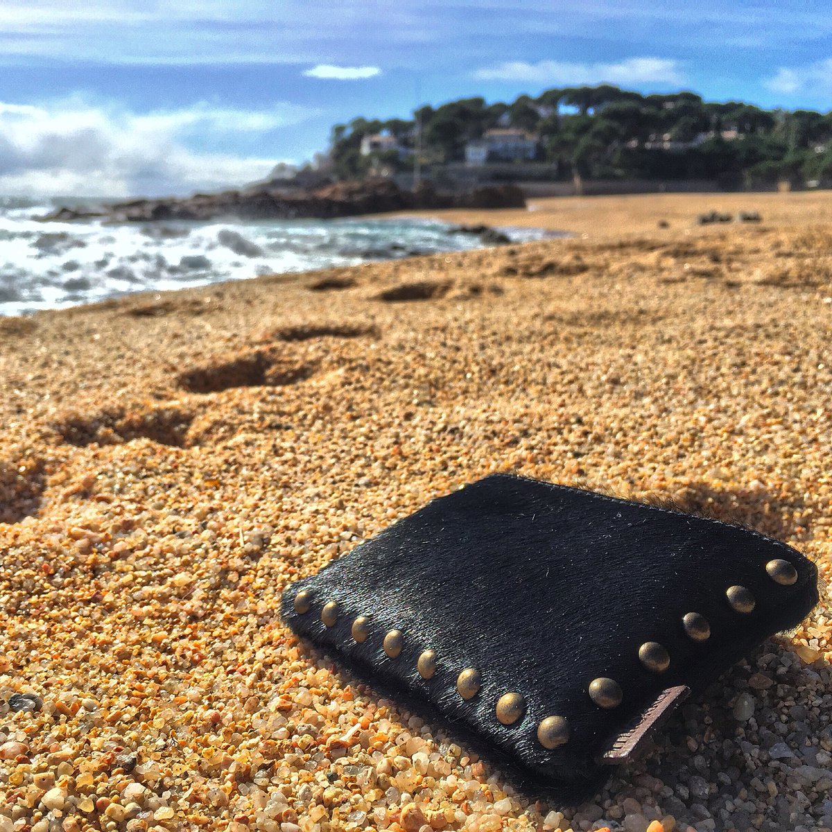 milokkabags's tweet photo. Romeo #aw16forest #RebelLeatherBags #Rebelinside #fashion #accesories #bags #leatherbags  #madeinspain #tachuelas https://t.co/l7FTvwYl4n