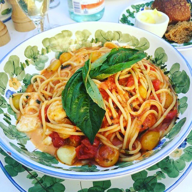 Simple pleasures 🍅🧀