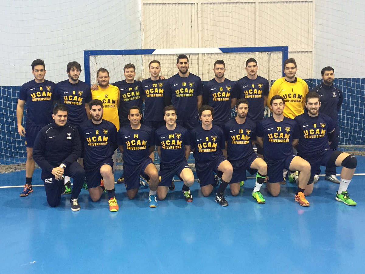 UCAM_Deportes's tweet photo. Turno para los chicos.
#balonmano 
#CADU2016
#VamosUCAM https://t.co/Xmmd4SFQc2