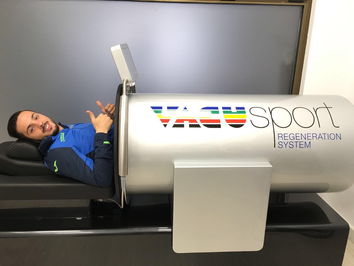 RobertoMFisio's tweet photo. @Pablosarabia92 preparando el partido contra Las Palmas #vacusport #fisioterapia #djoglobal #LigaBBVA https://t.co/3byeQpt5Dp