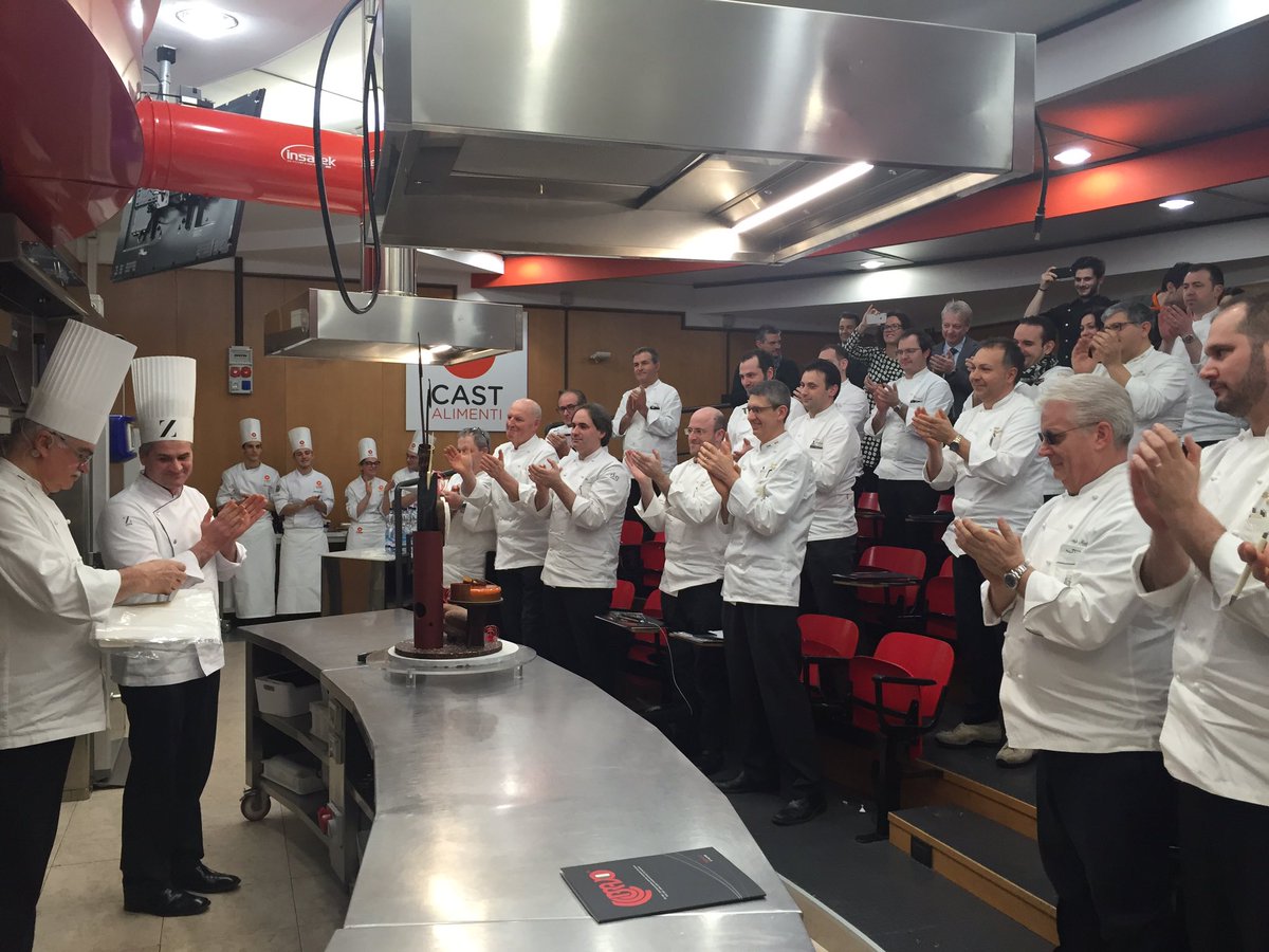 #XXIIISimposioTecAMPI lacrime ed emozione per Stefano Zizzola: esame superato! Ora è un Accademico AMPI #congrat