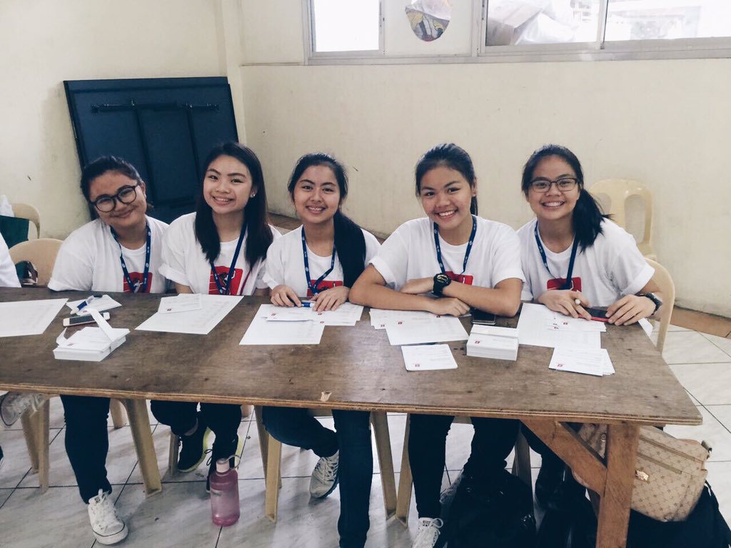 biancalimjoco's tweet photo. @joankjones @LlamasIsabela @lurizane @lorraaaaiine #OBL2016 🏥 https://t.co/vhO54Yc7oe