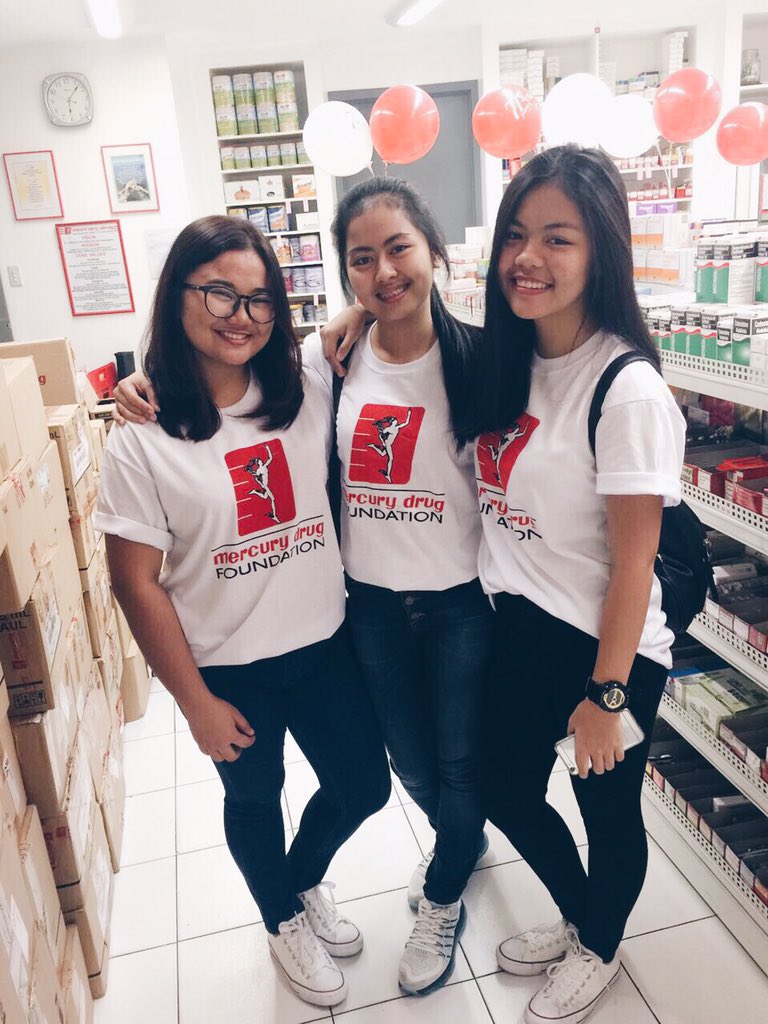 biancalimjoco's tweet photo. @joankjones @LlamasIsabela @lurizane @lorraaaaiine #OBL2016 🏥 https://t.co/vhO54Yc7oe