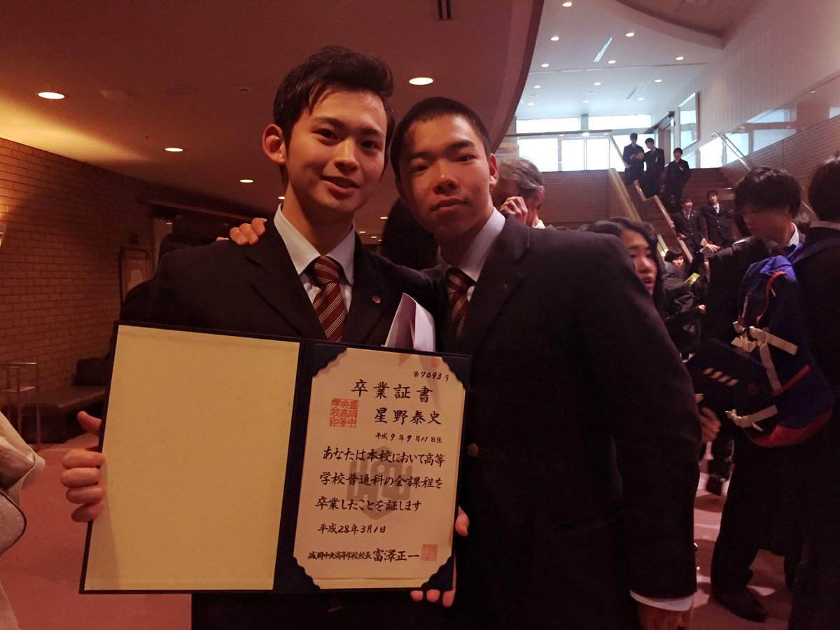 alones532's tweet photo. 期待の三人載せときます。
とにかく、なんだかんだで幸せな３年間でした。いい仲間に出会えたことに本当に感謝します。ありがとう！
そして、まだクラスの全員で撮ったやつこない！！ https://t.co/eAc97HbmX4