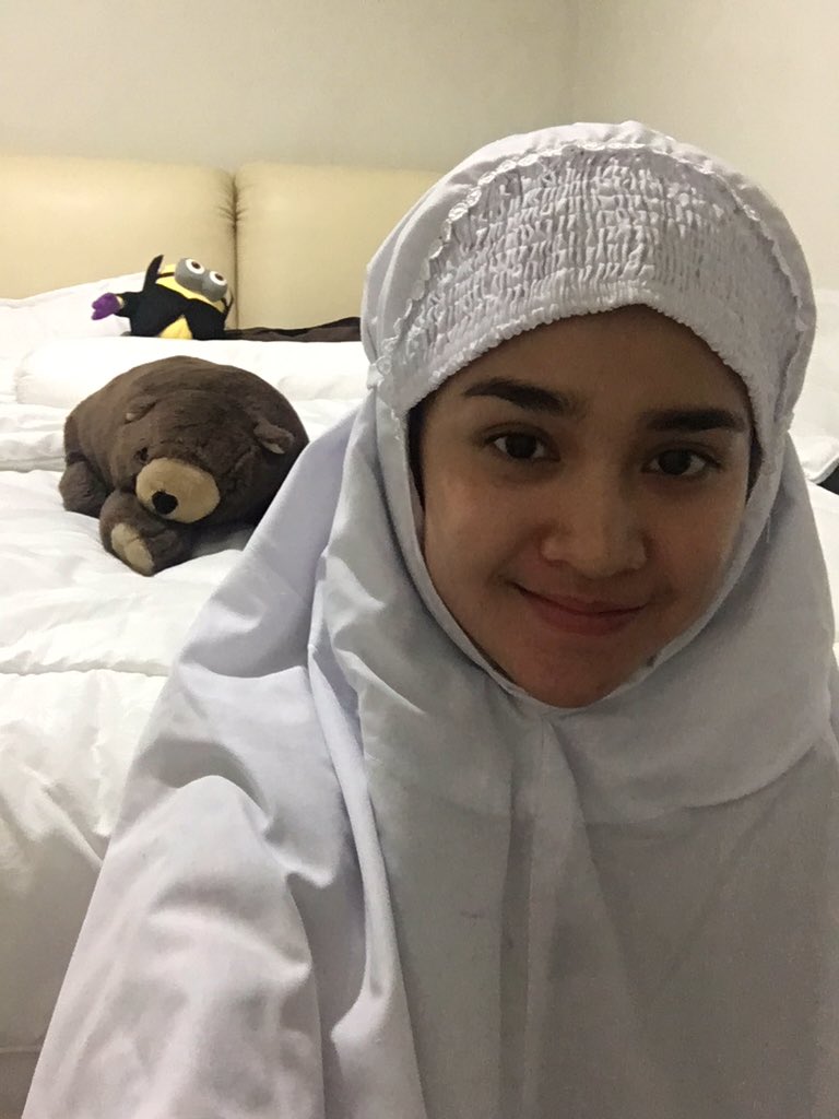 michelleziu's tweet photo. Maghrib dulu yuk!!! https://t.co/fWgKeAT7Q7