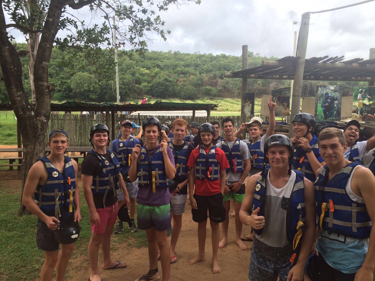 MidstreamCol's tweet photo. Gr 11s - Have just come ashore after their water activities. https://t.co/LBDYvhPzm0