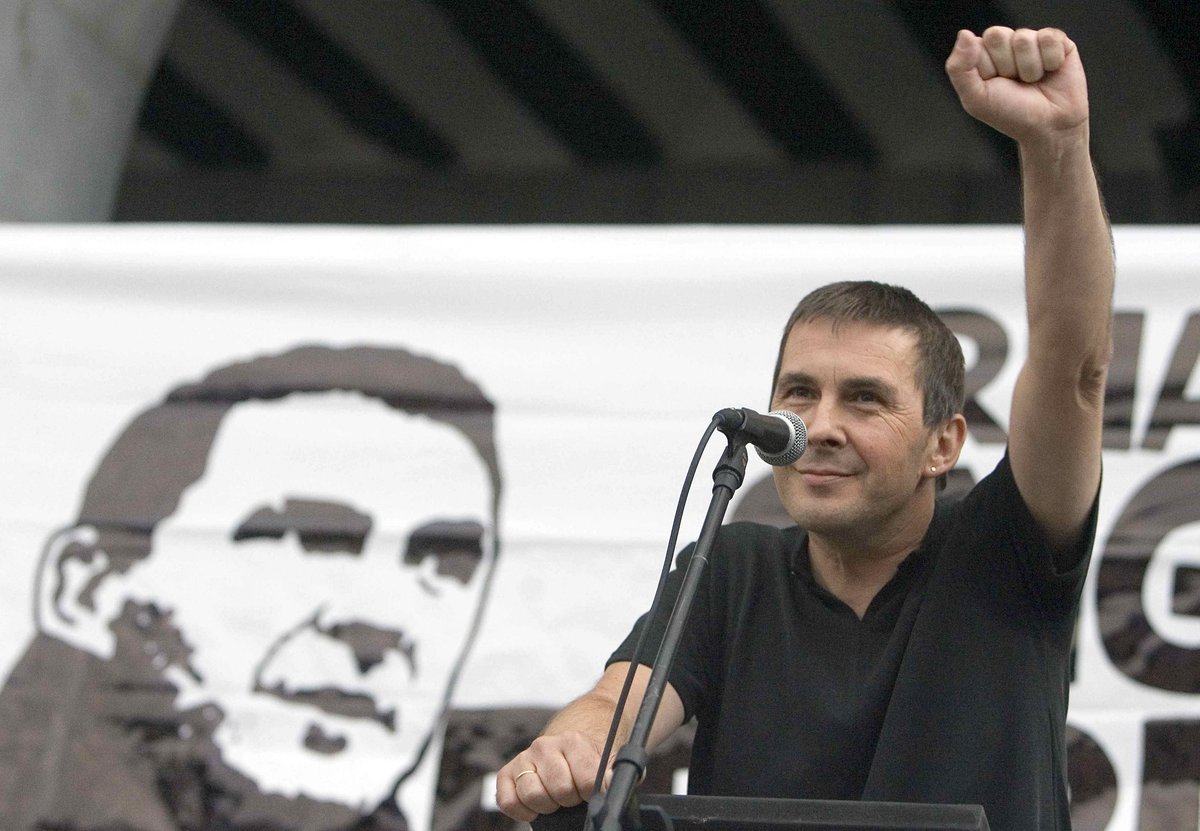 atxurro26's tweet photo. #Askatasuna #FreeOtegi "Bajo esta máscara hay una ideales y los ideales son a prueba de balas" (V de Vendetta) https://t.co/GWk59CPdAE