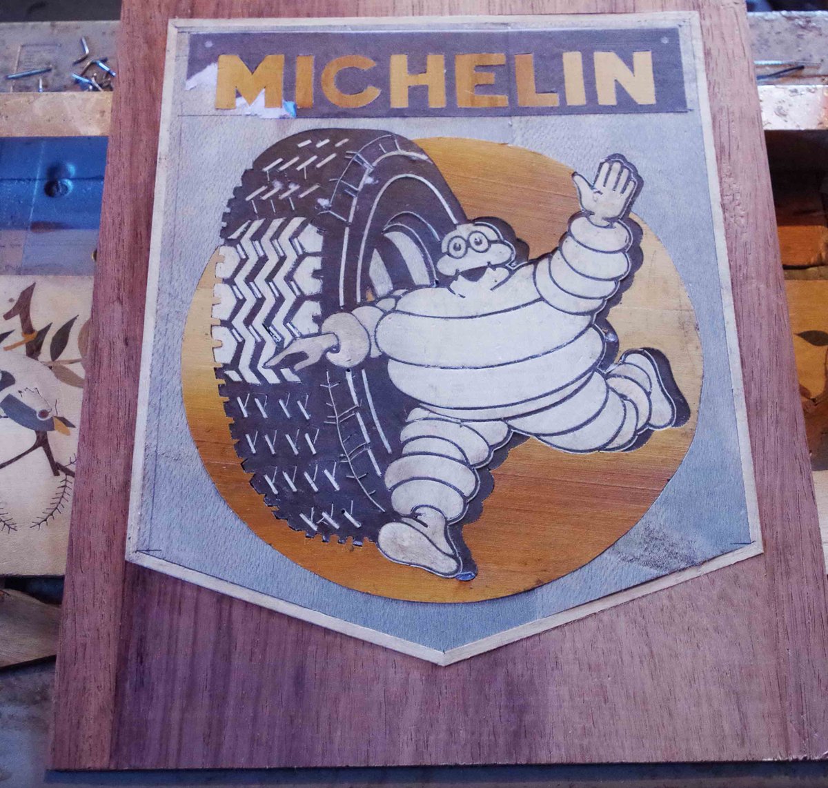 Découvrez le talent des artisans de #Madagascar ! Ici, la #marqueterie :)