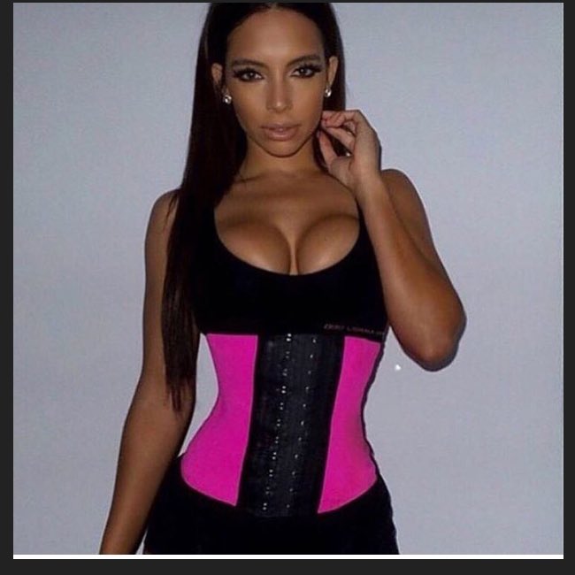CurvesHourglass's tweet photo. Work that waist 💜 https://t.co/4idBbvY0Pu