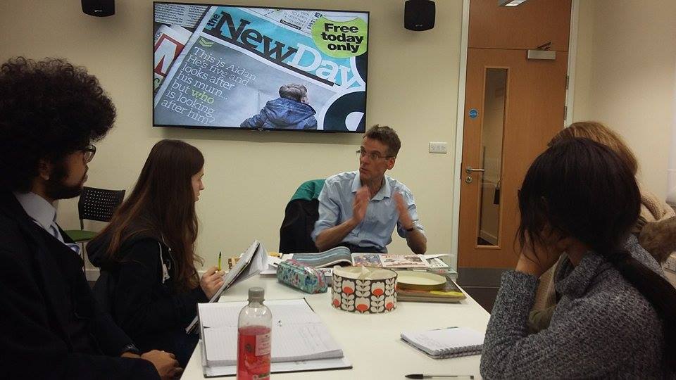 BedsJournos's tweet photo. Editorial designer @GilburtandPaul is helping the @UCMK journo students with their page designs in a guest workshop https://t.co/X67B7fcwxP