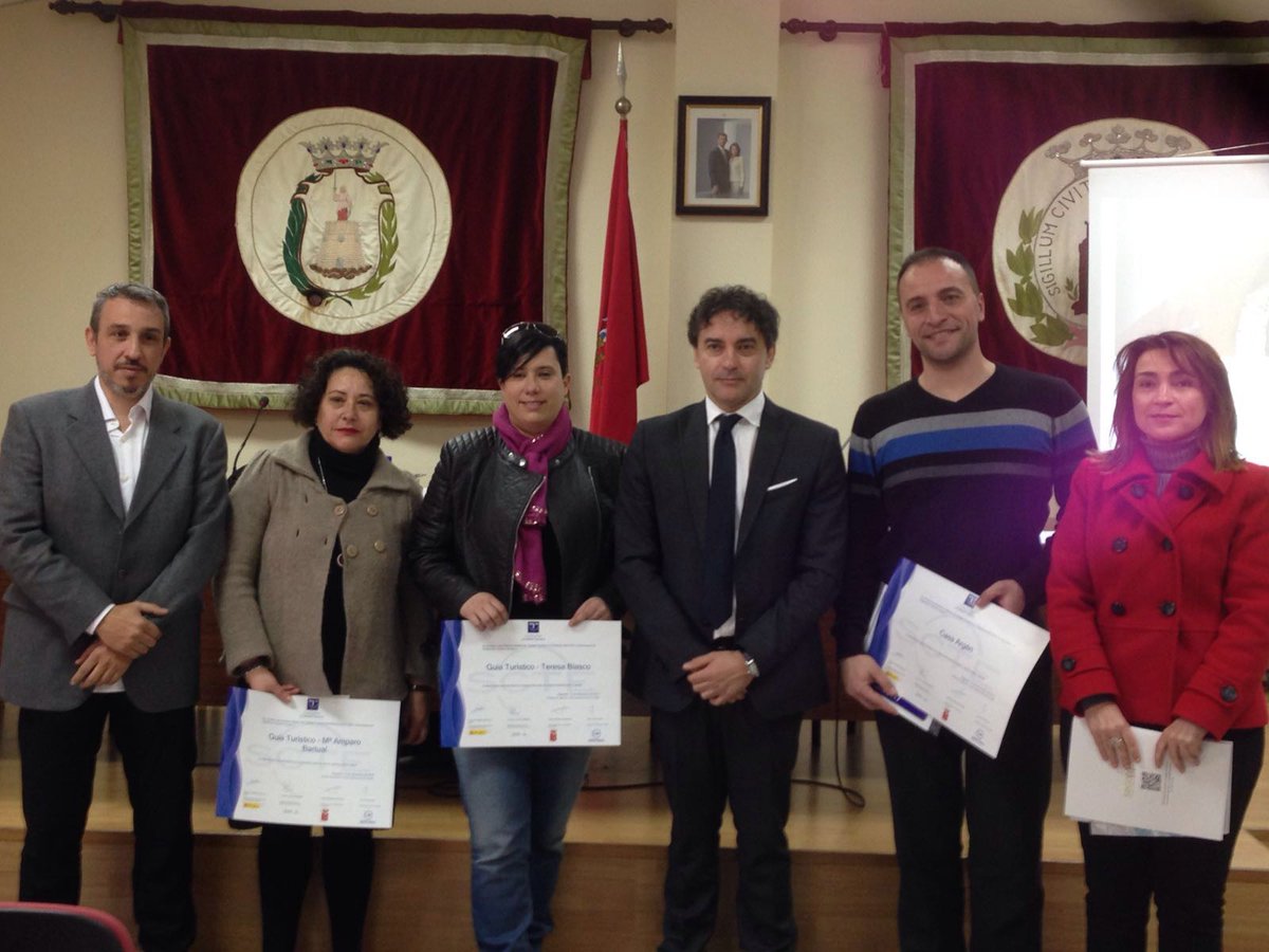 GVAturisme's tweet photo. .@FraColomer y el alcalde de #Segorbe @Rafa_Magdalena han entregado los distintivos #SICTED https://t.co/dKUr2wFPrS