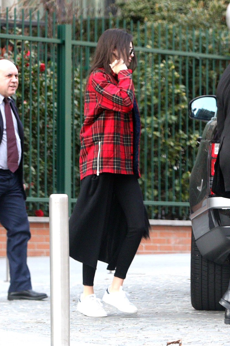 EveryJenners's tweet photo. Kendall à Milan (2402) https://t.co/Z1Vm5ycJ8P