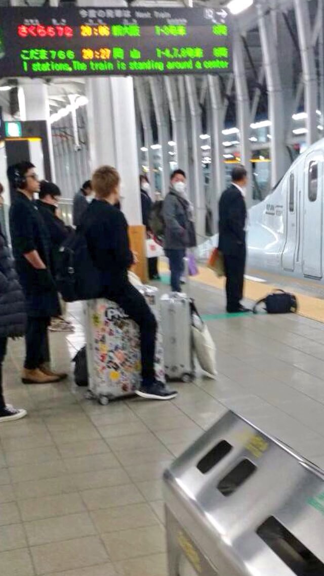1228_gk's tweet photo. 拾い画。

福岡駅？おったらしい笑
亜嵐くんかわいい笑 https://t.co/hq2dAGZ1nG