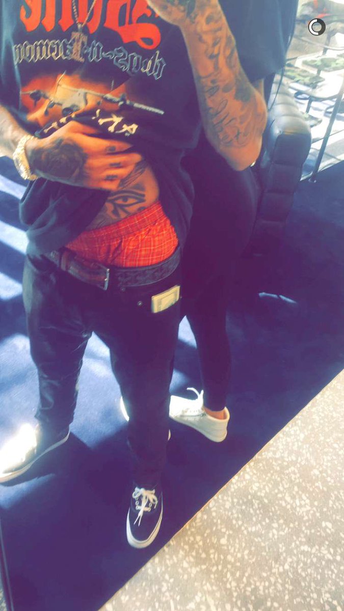 EveryJenners's tweet photo. Screen de Tyga et Kylie dans la story Snapchat de Tyga https://t.co/EysYBCoHf6