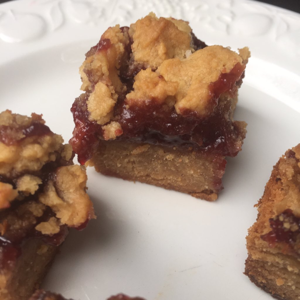 ascrumptiouslif's tweet photo. Peanut Butter &amp; Jelly Bars- your favorite childhood combo in a dessert!
https://t.co/4uu29EkR88 https://t.co/9hVaENsuW9