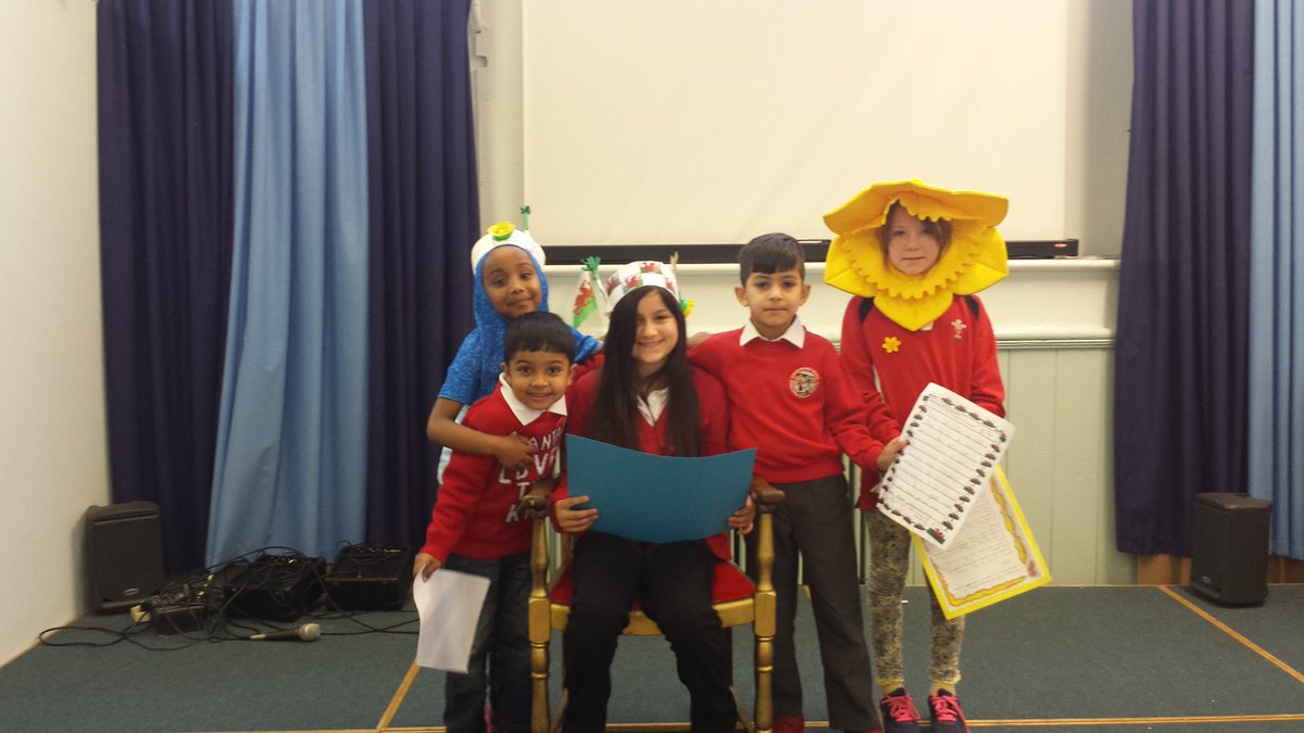 stacey_prm's tweet photo. Amazing performances and poems at Stacey #proudtobewelsh https://t.co/I1SWroyD5S