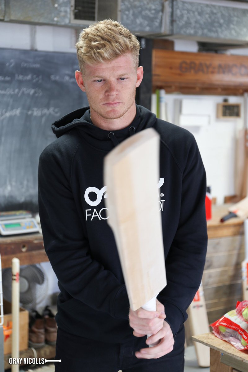 graynics's tweet photo. @sambillings #SWB7 visited @graynics & picked up his new bats for the @iccworldt20 @IPL @DelhiDaredevils #nemesis https://t.co/mYcoUd2UkD