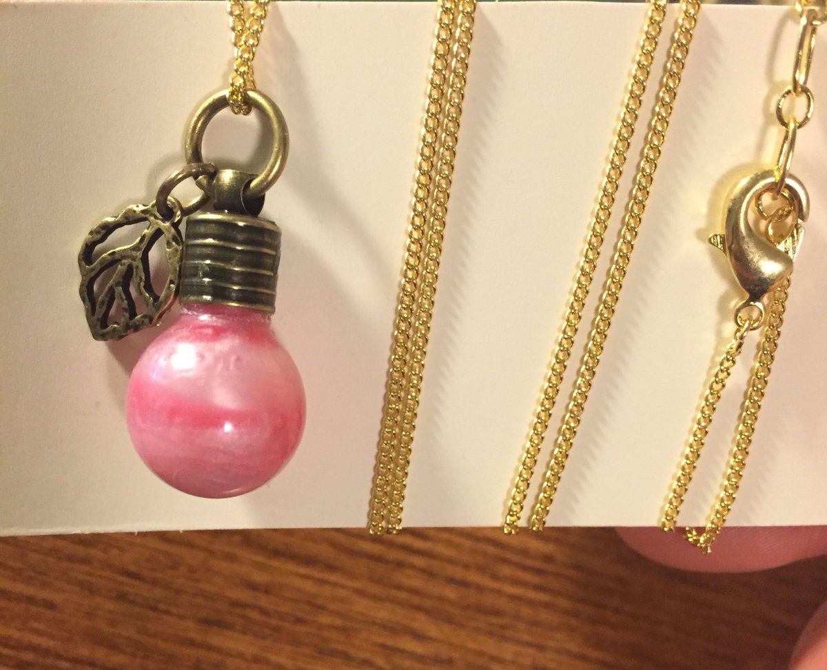 Ame_22_'s tweet photo. ※先行プレゼント企画※

･電球型 ｢桜モチーフネックレス」

抽選で1名様に、画像4柄の内1つをプレゼント！

･添付の注意事項をご覧の上、ふるってご応募下さい🎶

(販売の時は画像の通り、ネックレス���ピアスも予定しております！） https://t.co/Uj0Z4KmxMr