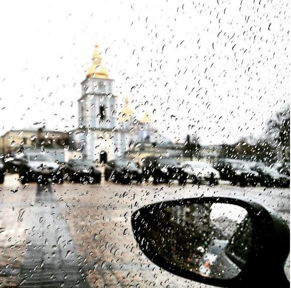 WinTaxi's tweet photo. Некоторые люди гуляют под дождем, другие вызывают WinTaxi ⚡☔😉.
#такси #taxi #wintaxi #киев #kiev #дождь https://t.co/ymGsarwEzL