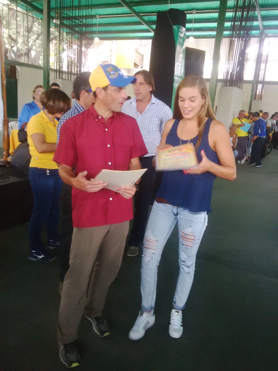 Aguas Abiertas Miranda recibió Entrenador del Año <a href="/delfinescoach/">.Miguel Hernandez</a> y atleta de la especialidad Astrid Iturbe! Bravo!