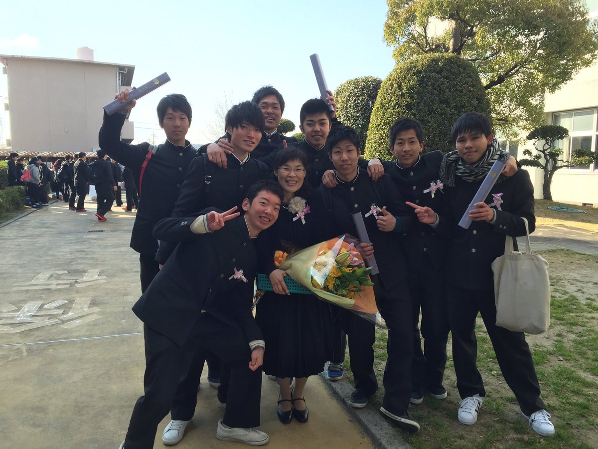 A_0124's tweet photo. 卒業。
この学校に来て本当に良かった。
出会いに感謝。ありがとうございました！！ https://t.co/Iuai288oTk