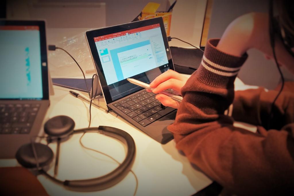 MSEducationUK's tweet photo. Surface Pen + Office Mix = creatively inspired students! #ShowcaseClassroom @OfficeMixTeam @Surface_UK https://t.co/AKK4Yb5P8H