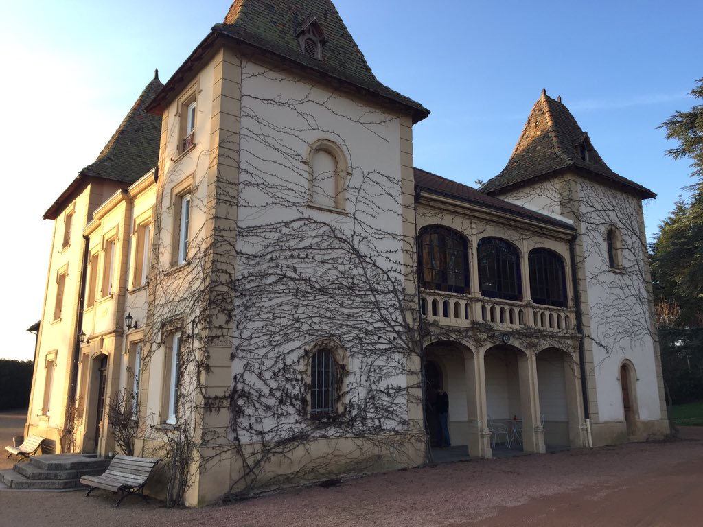 NeilSn0wball's tweet image. Beautiful chateaux in Roanne. This is where we stayed while dinning at Maison troisgros @hewlett26