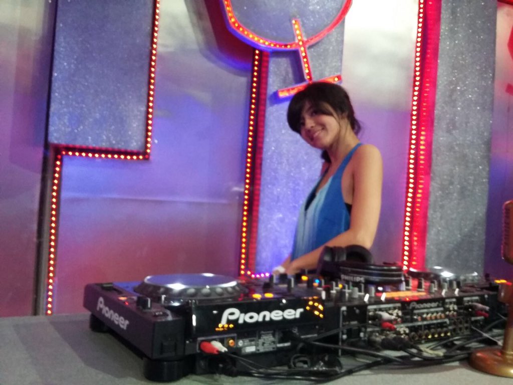 Semangatt!! Weloveyou dj una always support you <a href="/unaputri/">Una Putri Thamrin ♔</a> .cc <a href="/LevelNineFather/">Omar Winata</a> #unalova