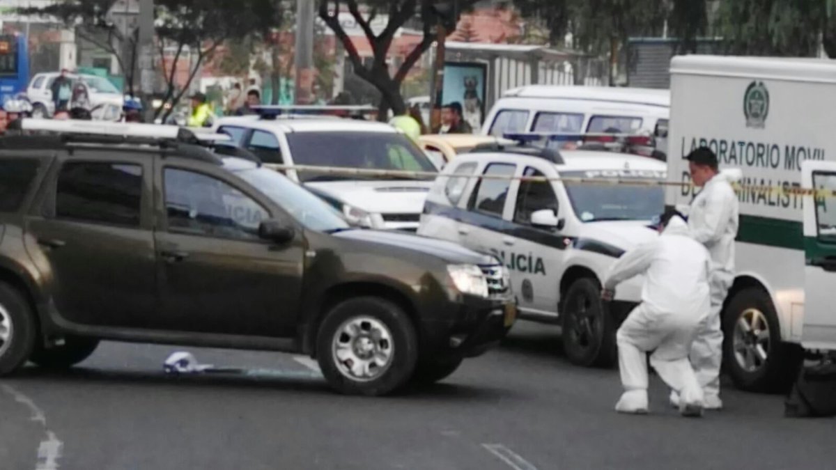 Citytv's tweet photo. RT @FREDYGUERRAHERR: Tiroteo en Carvajal, localidad de Kennedy, deja una persona muerta #ArribaBogotá https://t.co/qtbgBWVhUa