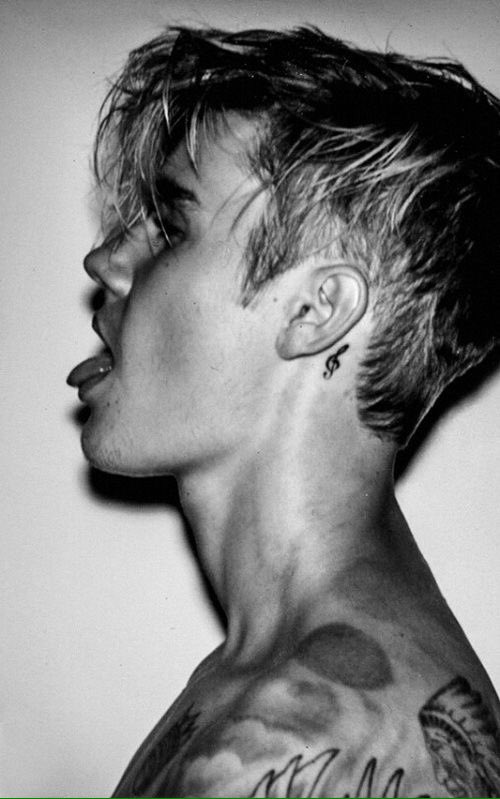 CrystalKnizek's tweet photo. HBD ❤️ @justinbieber https://t.co/POUxfV2rbC