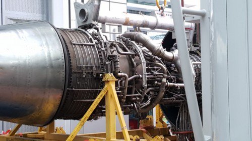 Deltion ontvangt vliegtuigmotor als onderwijsleermiddel voor opleidingen Luchtvaarttechniek. bit.ly/1UoojV2