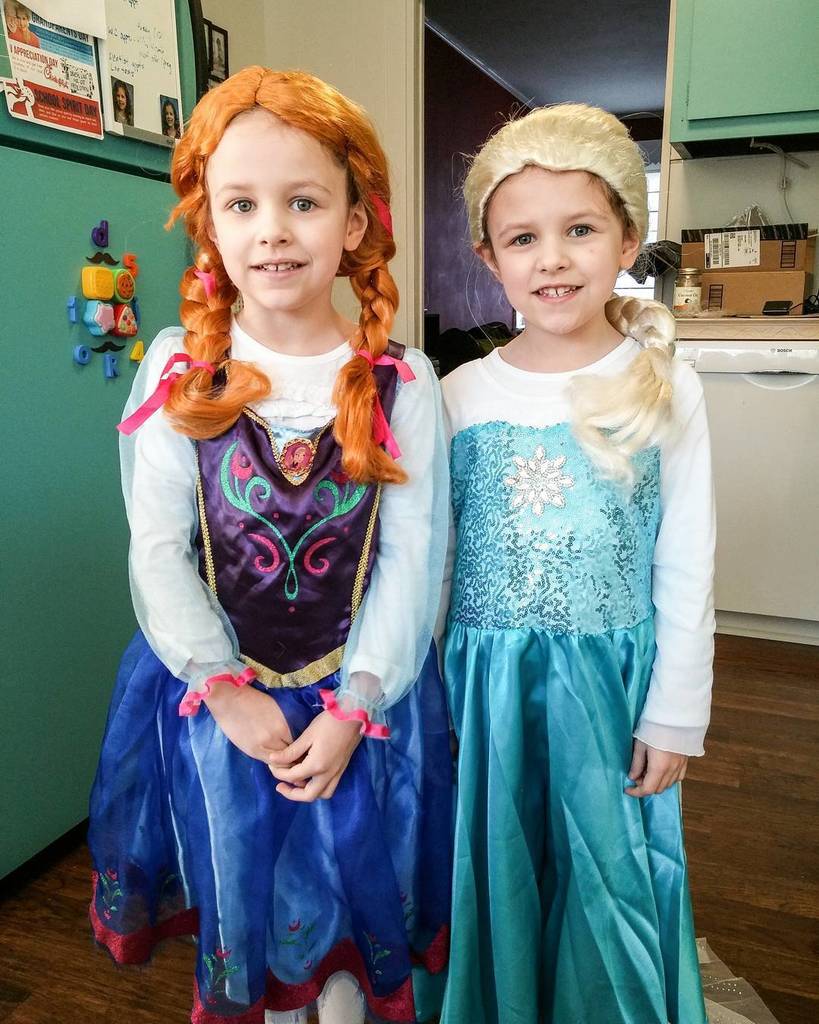 timothyjbish's tweet photo. Our princesses are ready for Heroes &amp; Villains Day @hbapatriots! #thelittlebishes #frozen … https://t.co/QMjBN2gunO https://t.co/0DNHuipl9Y