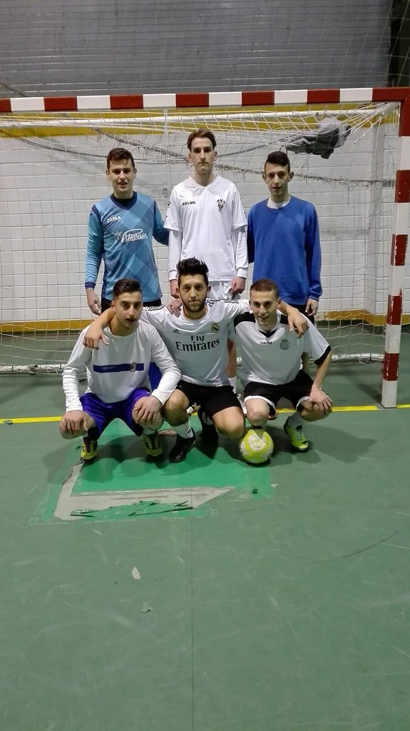 arthur_069's tweet photo. equipazo¡¡ ganaremos este torneo @Ferchu_000 @ToniiGarcia18 #cerzi y verdu :) https://t.co/a42TiA6dcq
