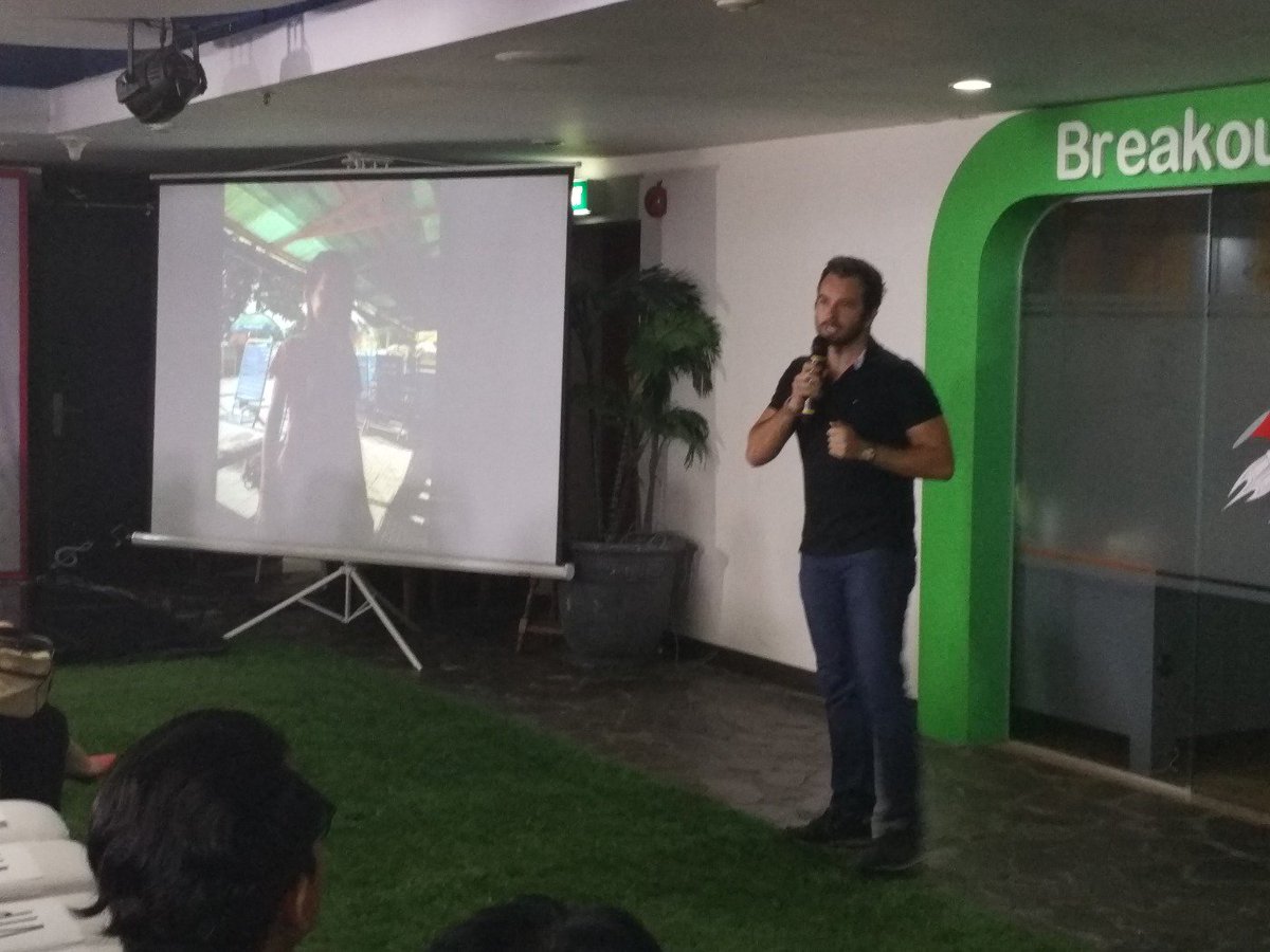 indigofornation's tweet photo. Semoga bermanfaat dan dapat menyerap ilmunya...
:)
Bersama Mr. Mario Berta
#jakdiva #startuplokal https://t.co/iKU071Eh6K