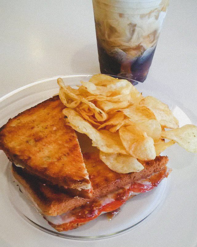 btreecafe's tweet photo. Trivia Night is tonight at 6:45! At 5:30 we will be grilling up some pizza grilled cheeses! https://t.co/e8btNbAO2I