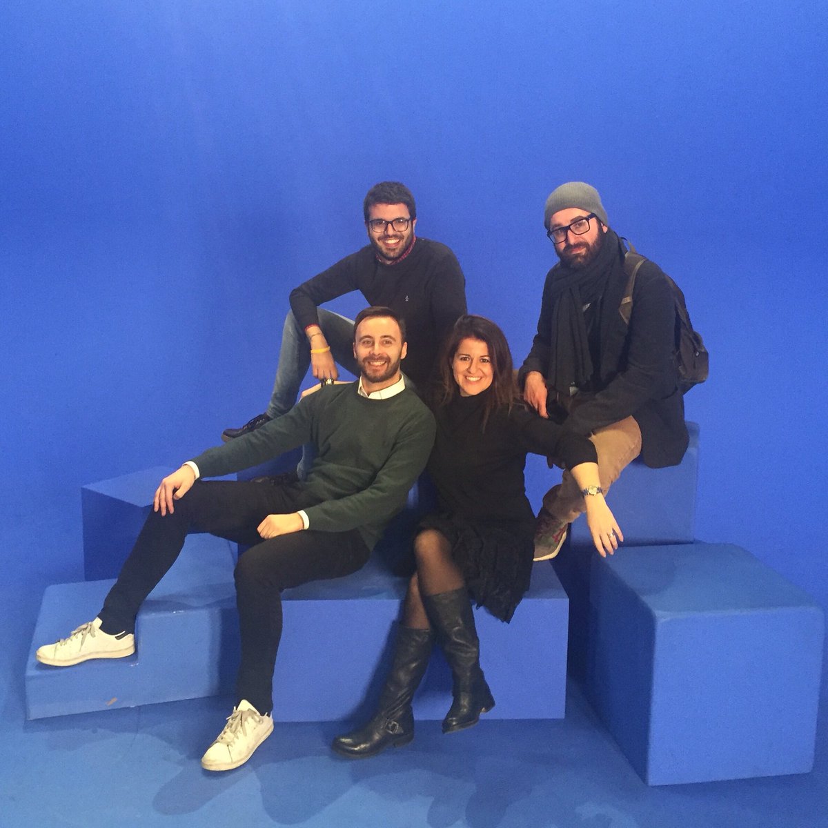 Che poi la cover di #sorrisi in realtà sarebbe dovuta essere questa vabbeh🙄#pazzicolbotto <a href="/IsolaDeiFamosi/">L'Isola dei Famosi</a>#teamisola