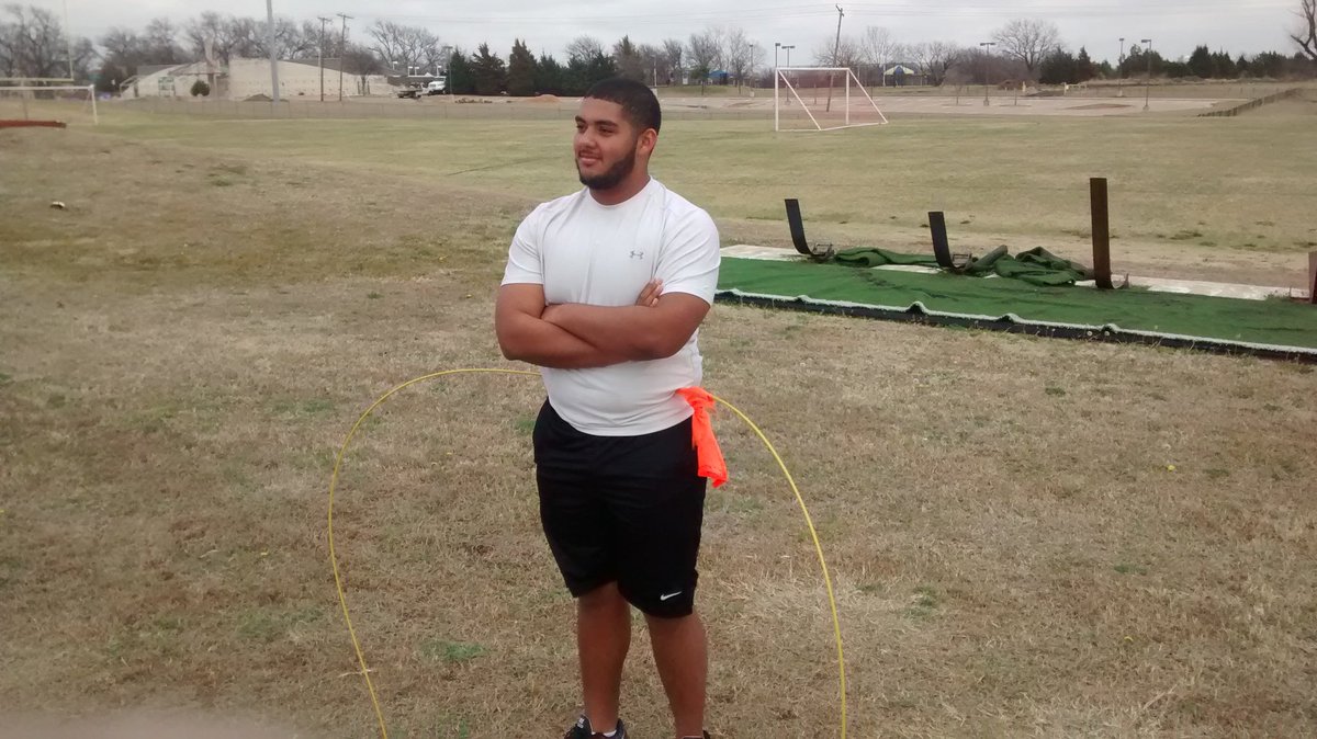 MrFrizen's tweet image. #BigGuyProblems