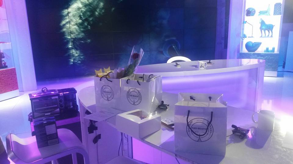 paris_breakfast's tweet photo. Work in Progress !! On vous emmène avec nous sur le plateau du Grand 8 !
@paris_breakfast @LeGrand8D8 https://t.co/B96MJZyarT