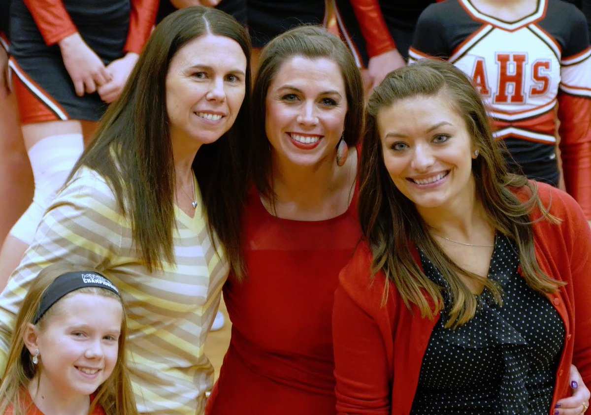 theD_TigerBlood's tweet photo. @troyathenscheer have a #DateWithStates #jumpHigherMegan #proudCoaches #FridayNightFight #SeniorFinale #ChinPics https://t.co/sFkjoP8FXK
