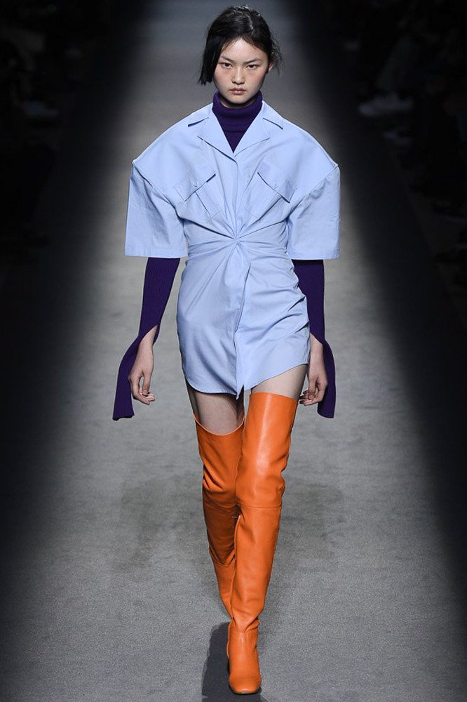 VogueRunway's tweet photo. See the @jacquemus Fall 2016 collection now: https://t.co/3cPYSX23cB https://t.co/wrQqP1czXv