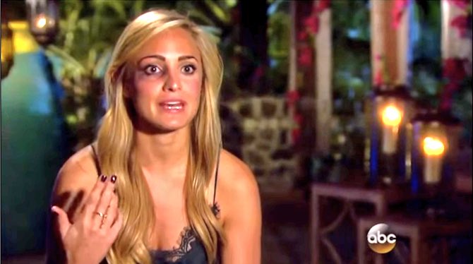 BachelorKissing's tweet photo. "She hit me in the face!" 

Who did it? Who else is waiting for this answer?! #TheBachelor @leahblock https://t.co/Qg40UloWLU