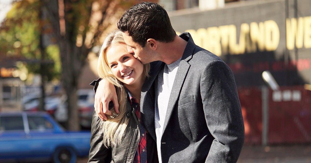 BachelorKissing's tweet photo. #RelationshipGoals #TheBachelor https://t.co/3XUNJ67w6k