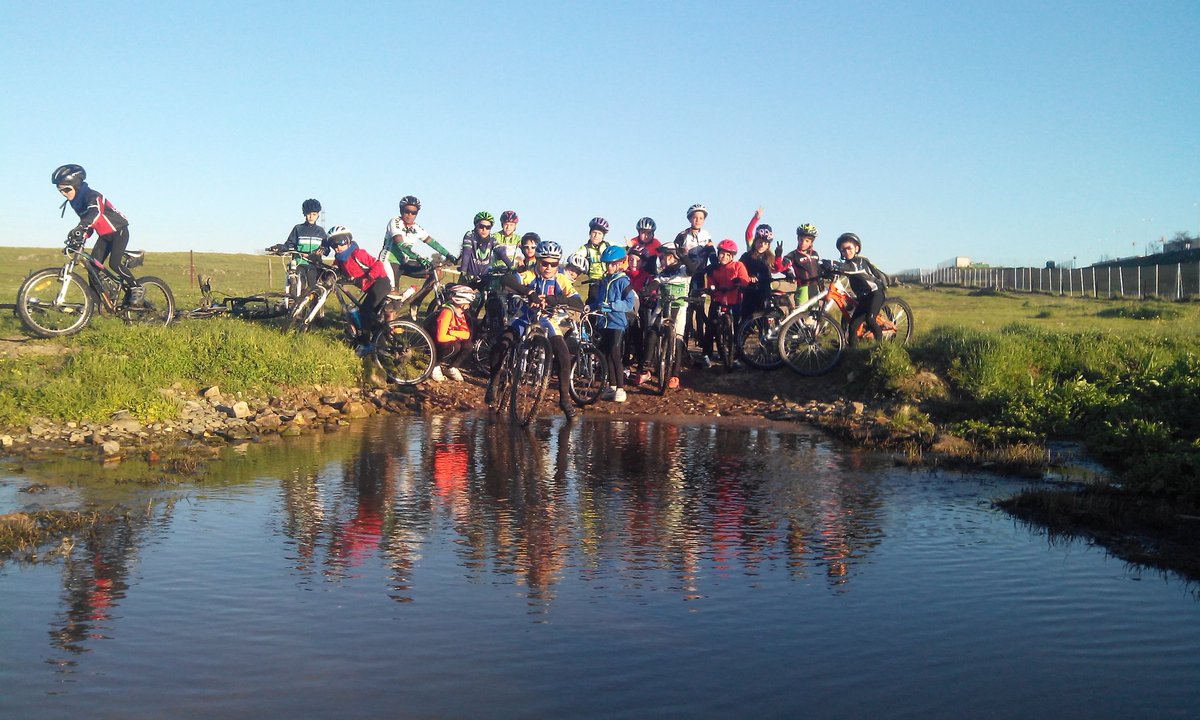 Andeza81's tweet photo. Con una compañía así, el cansancio se nota menos. Aunque a veces me hagan verlos doble. @CaceresBike https://t.co/AF6rMJ8YAF