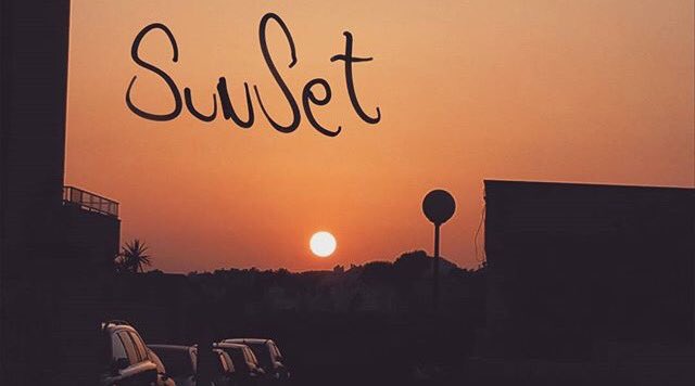 S7SUNset's tweet photo. Estamos en todas partes!
Deleitados por esta puesta de sol en Sa Rapita https://t.co/R3X66JIQAx