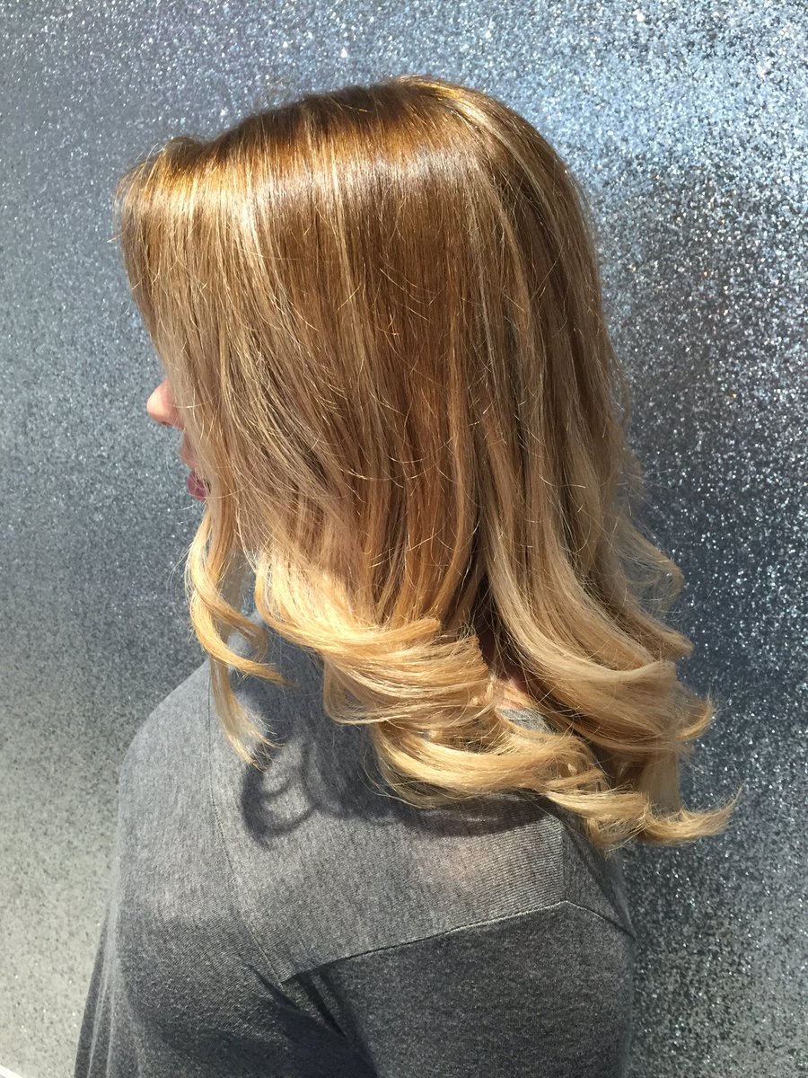 estilocoventry's tweet photo. Book in for your balayage 💇🏼#balayage#estilocoventry#coventrysalon#hairsalon#freshhair https://t.co/yiFdiSwQL2