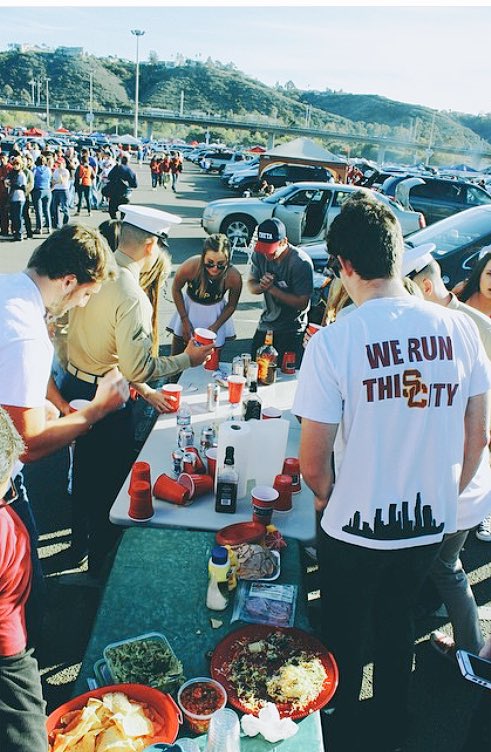 USCFrats's tweet photo. @USCPhiPsi Cares! TB to playing Beer Pong with our nation's military 🔑🍻🎖 https://t.co/om5mGshD8Z