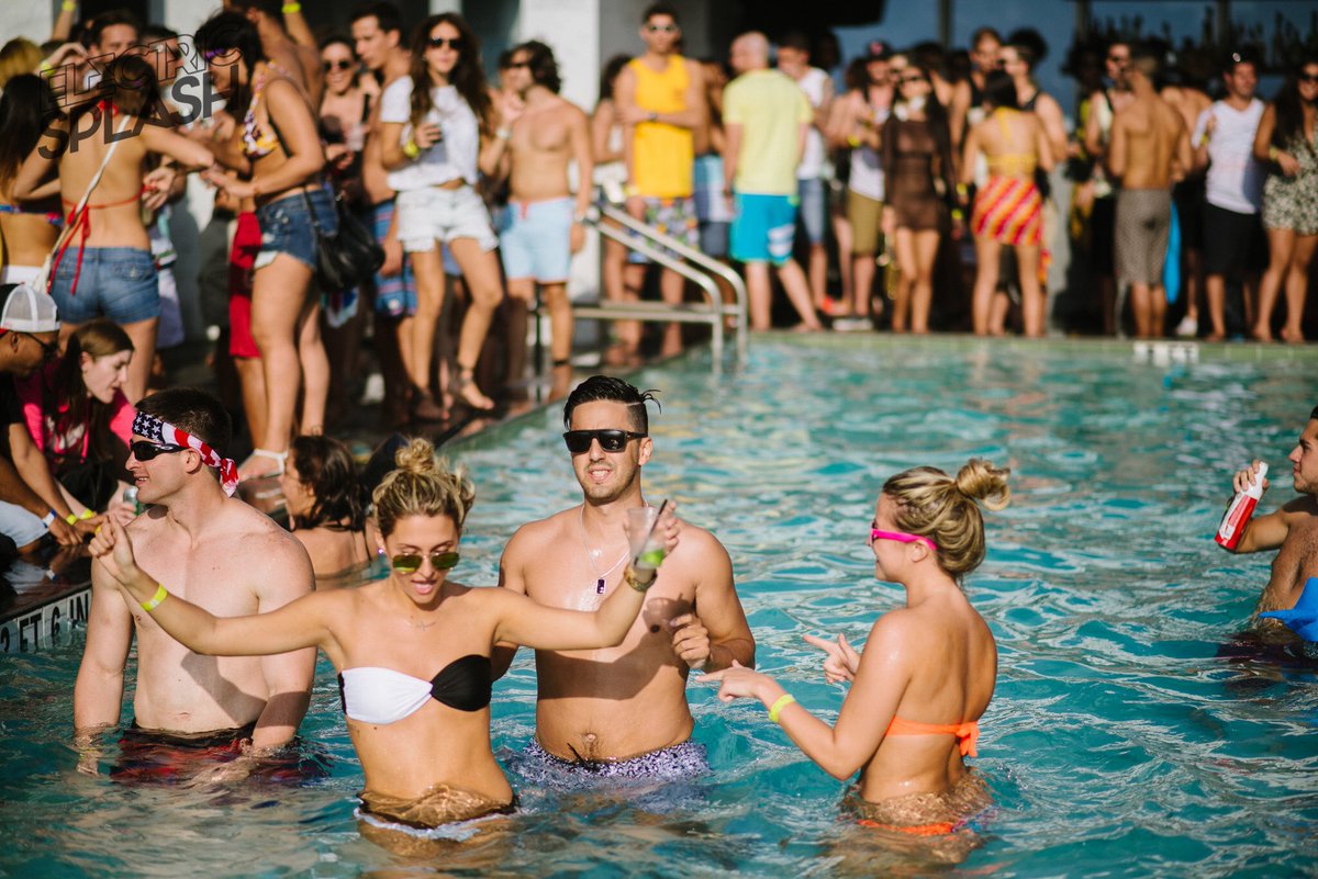 groovesociety's tweet image. Candid 📸 We are announcing our "Special Guest DJ B2b" reveal soon, Standby ⏳ #ElectricSplash 3/19  @SosumiRecords